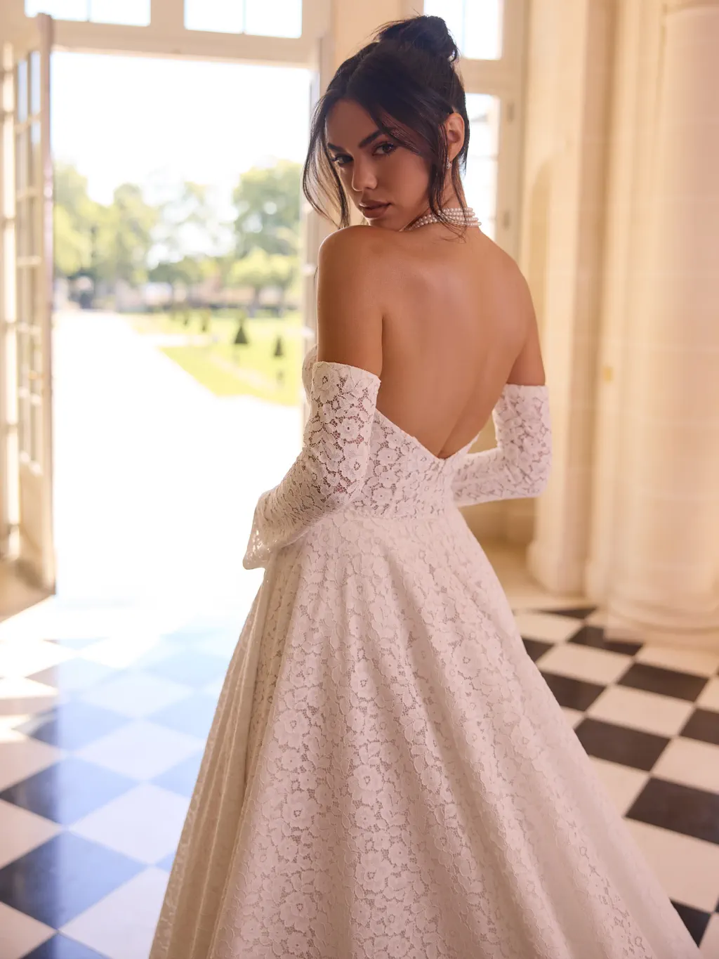 Bianco Evento Modell Cossima galerie